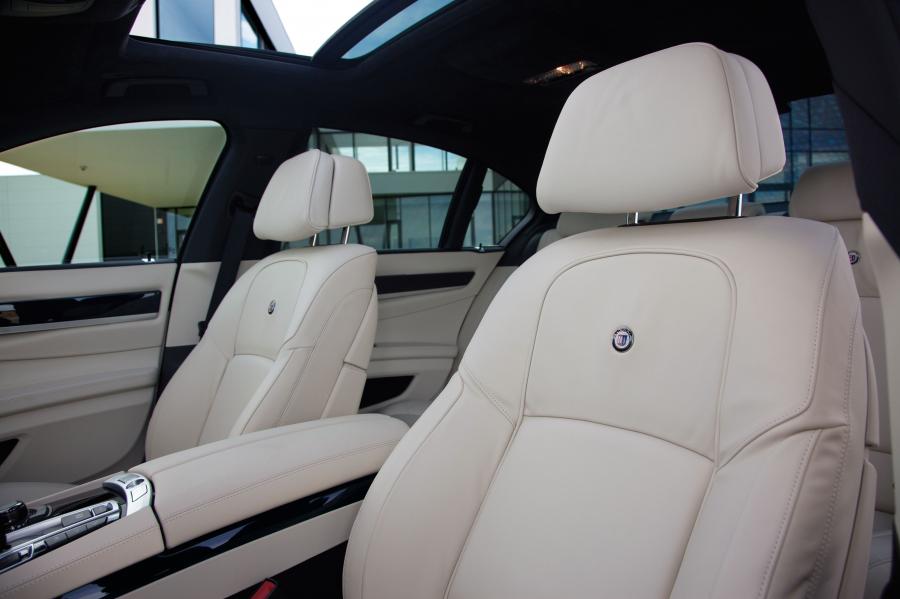 Интерьер Alpina B7 Bi-Turbo (F01) 2012 года  (фото 2 из 18)